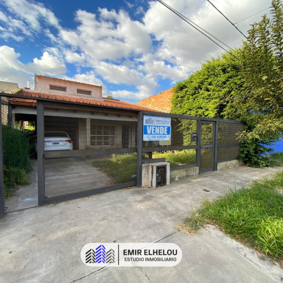 Casa de 2 dormitorios en amplio lote en Barrio Tripoli