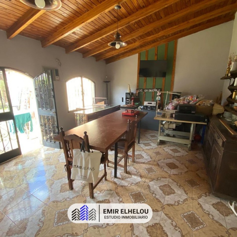Casa de 2 dormitorios en amplio lote en Barrio Tripoli