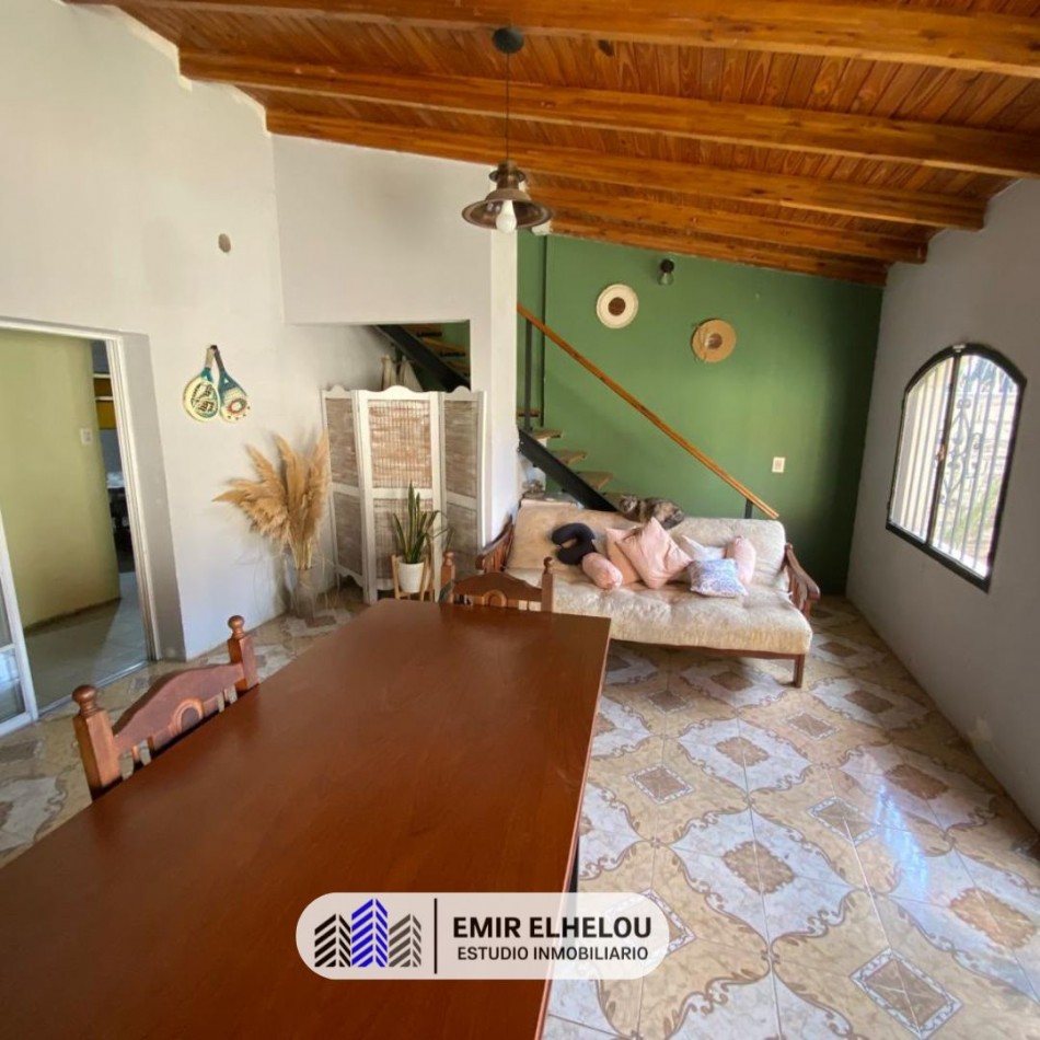Casa de 2 dormitorios en amplio lote en Barrio Tripoli