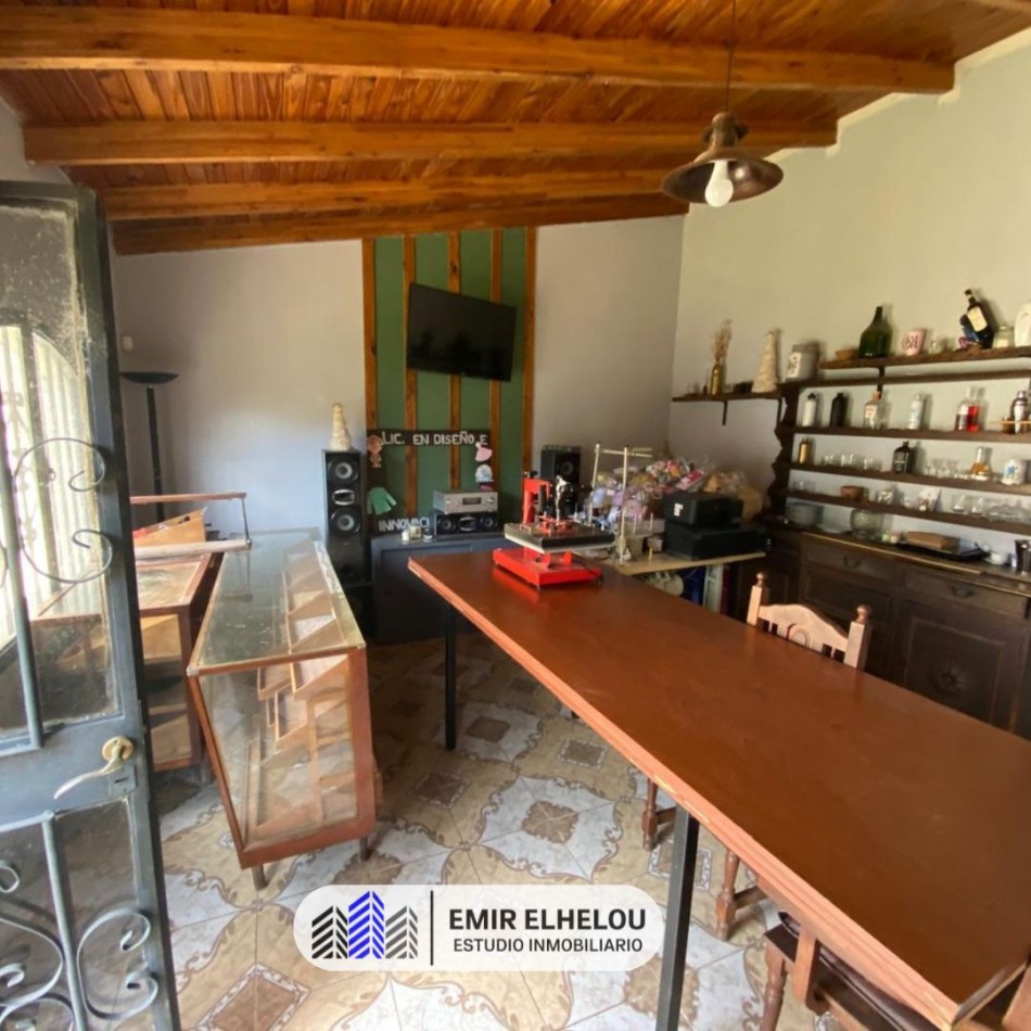 Casa de 2 dormitorios en amplio lote en Barrio Tripoli