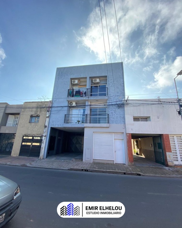 Monoambiente  amplio (dividido) en calle 25 de Mayo 180