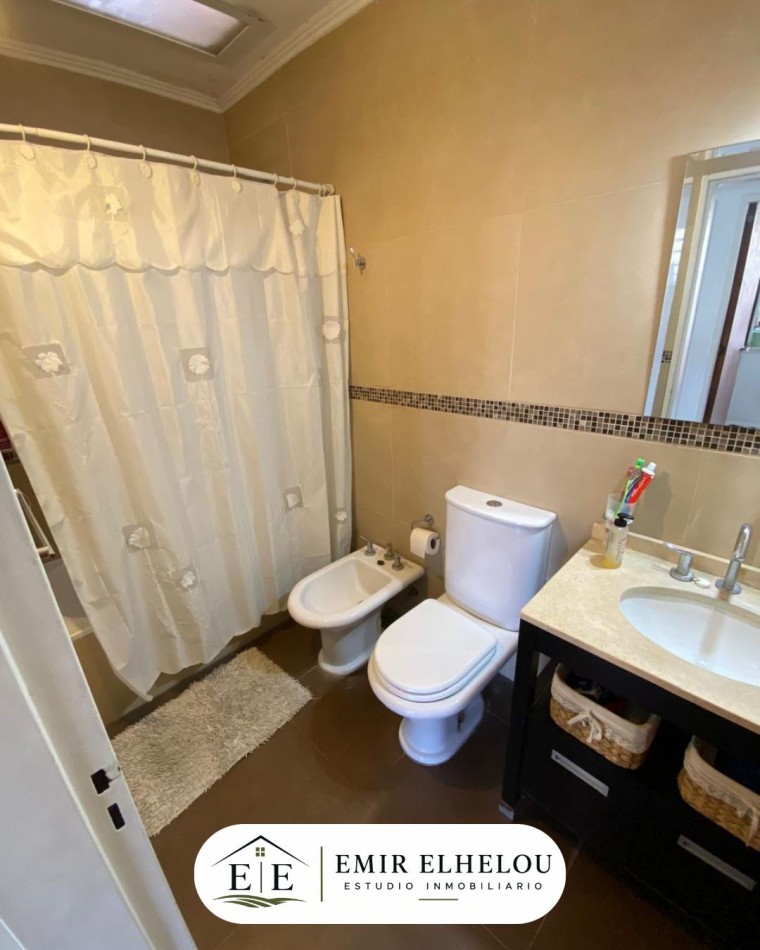 Casa de 3 dormitorios con amplio potencial en Bolivar 644
