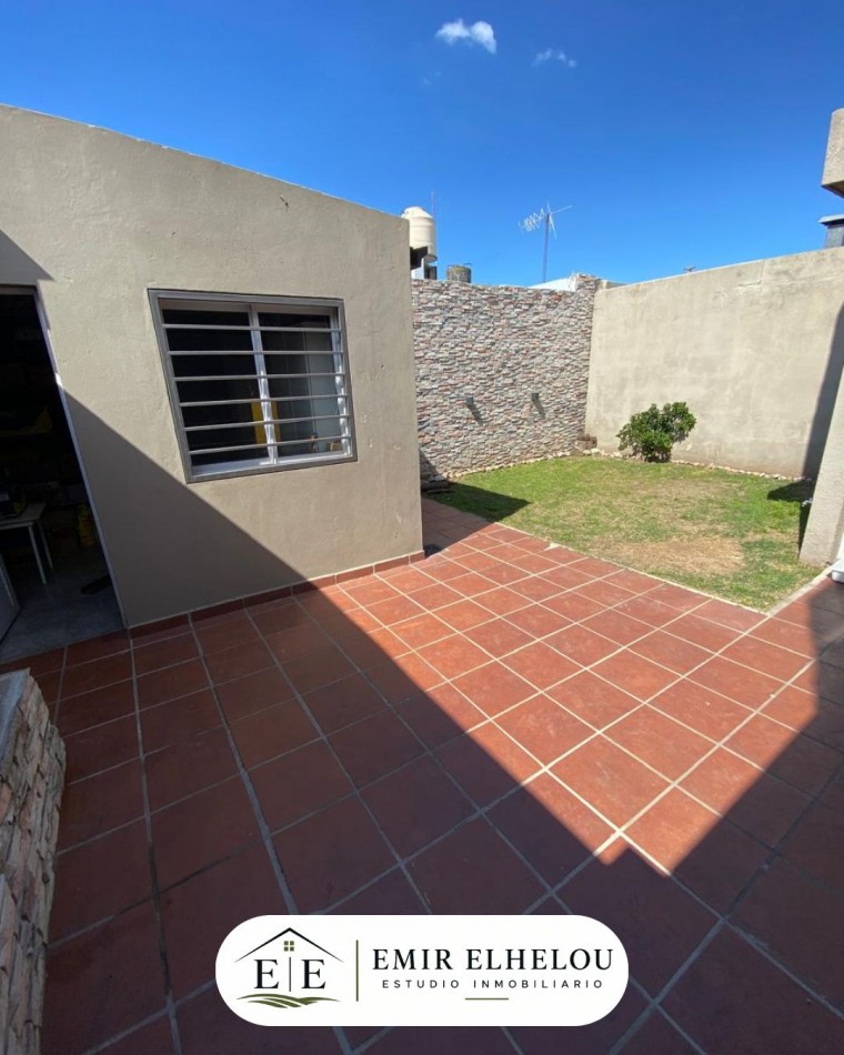 Casa de 3 dormitorios con amplio potencial en Bolivar 644