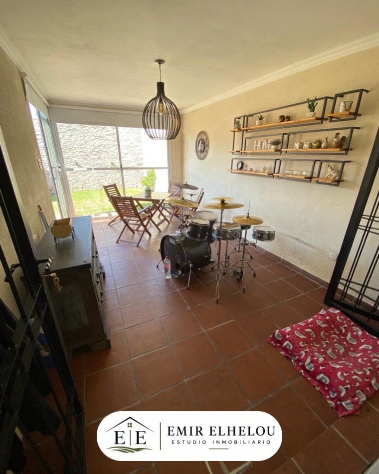 Casa de 3 dormitorios con amplio potencial en Bolivar 644