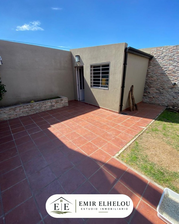 Casa de 3 dormitorios con amplio potencial en Bolivar 644