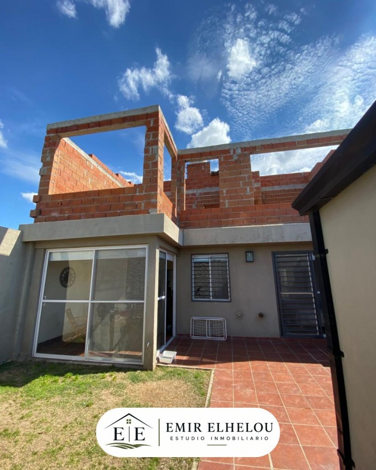 Casa de 3 dormitorios con amplio potencial en Bolivar 644