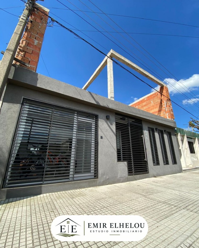 Casa de 3 dormitorios con amplio potencial en Bolivar 644