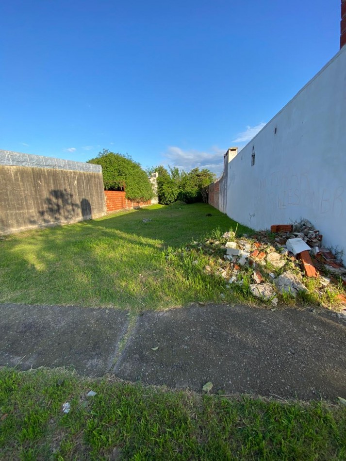 Lote en Pombo casi Almafuerte