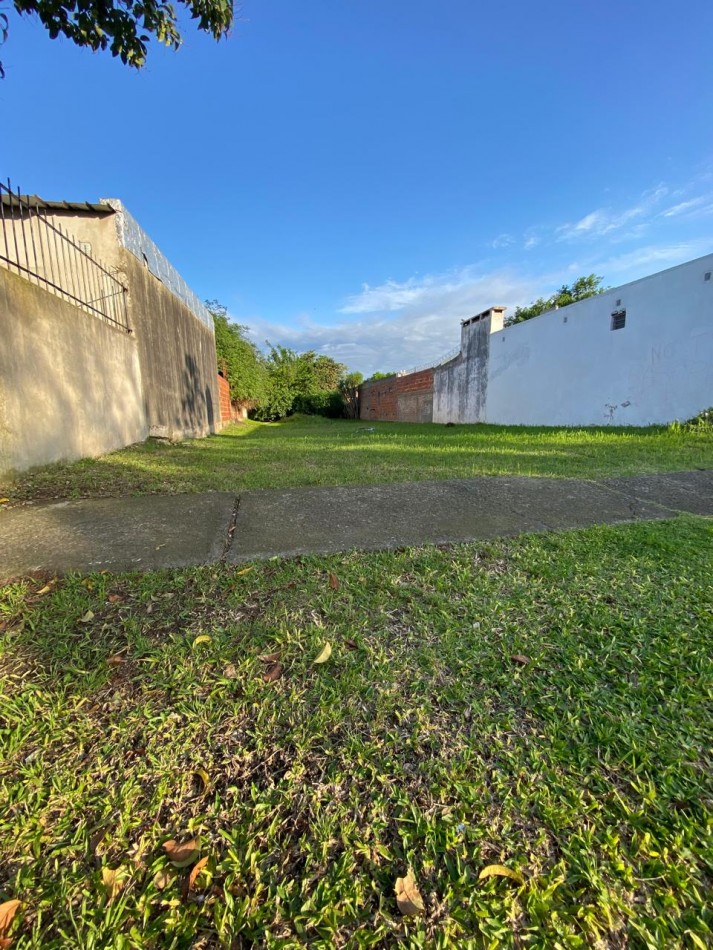 Lote en Pombo casi Almafuerte