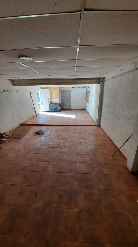 Hermosa casa con local comercial en Barrio ITEC