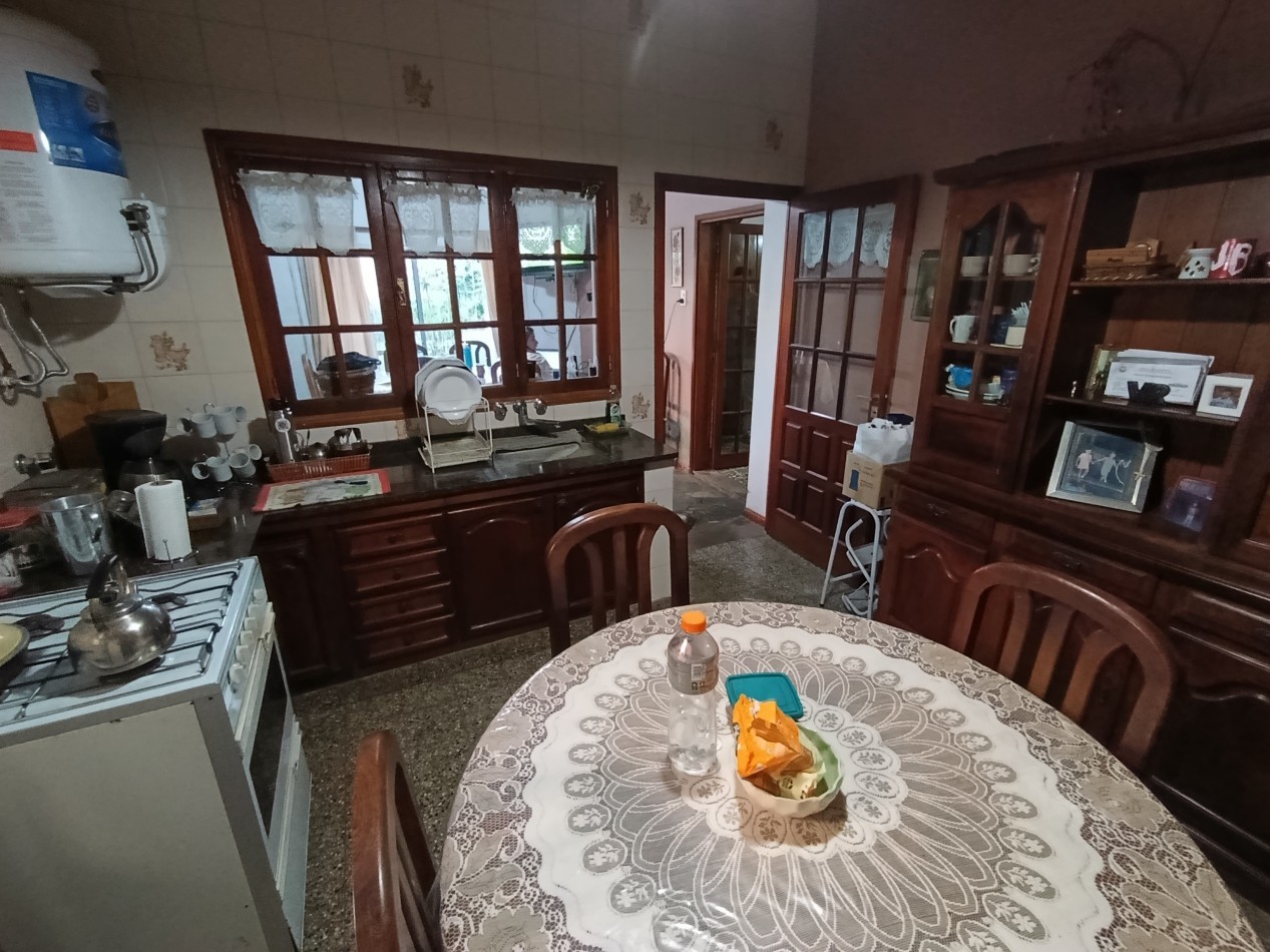 Casa de 3 dormitorios y dependencias en Moreno 216