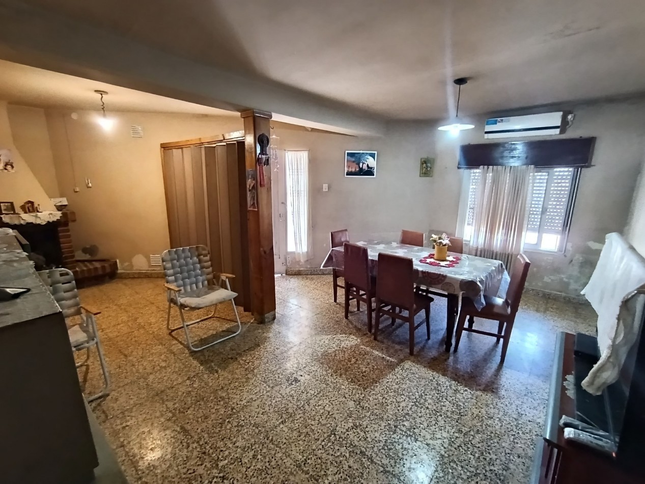 Casa de 3 dormitorios y cochera en B° Las Mellizas