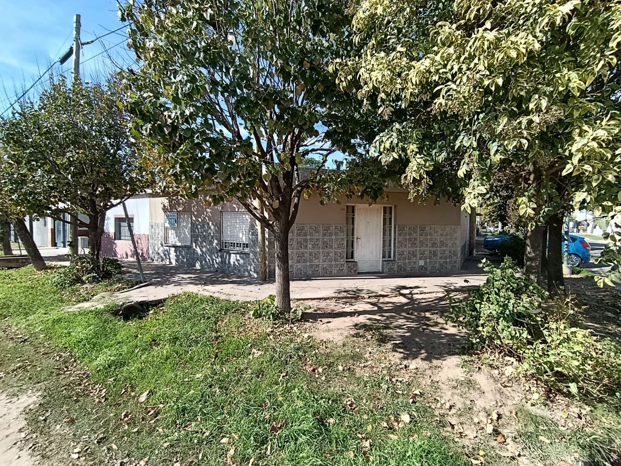Casa de 3 dormitorios y cochera en B° Las Mellizas
