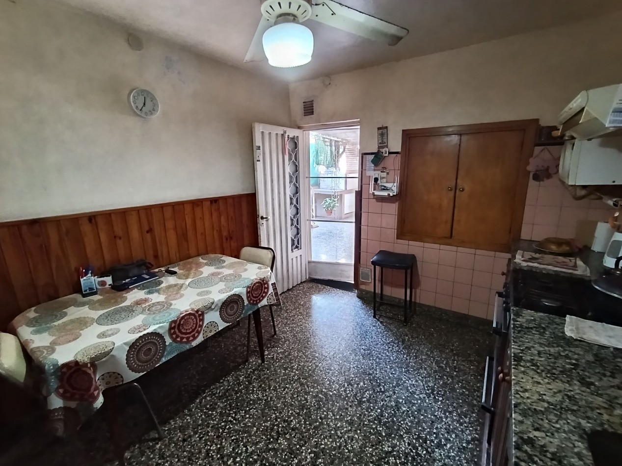 Casa de 3 dormitorios y cochera en B° Las Mellizas