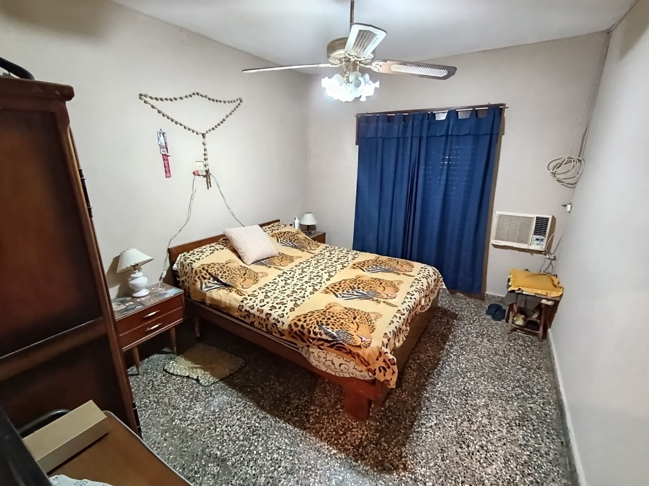 Casa de 3 dormitorios y cochera en B° Las Mellizas