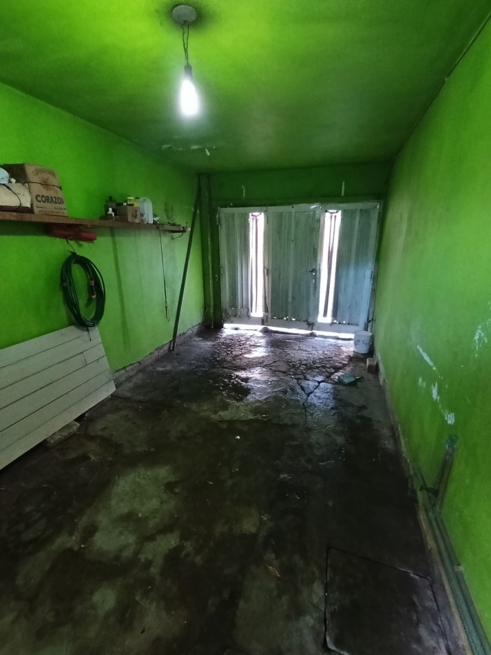 Casa de 3 dormitorios y cochera en B° Las Mellizas