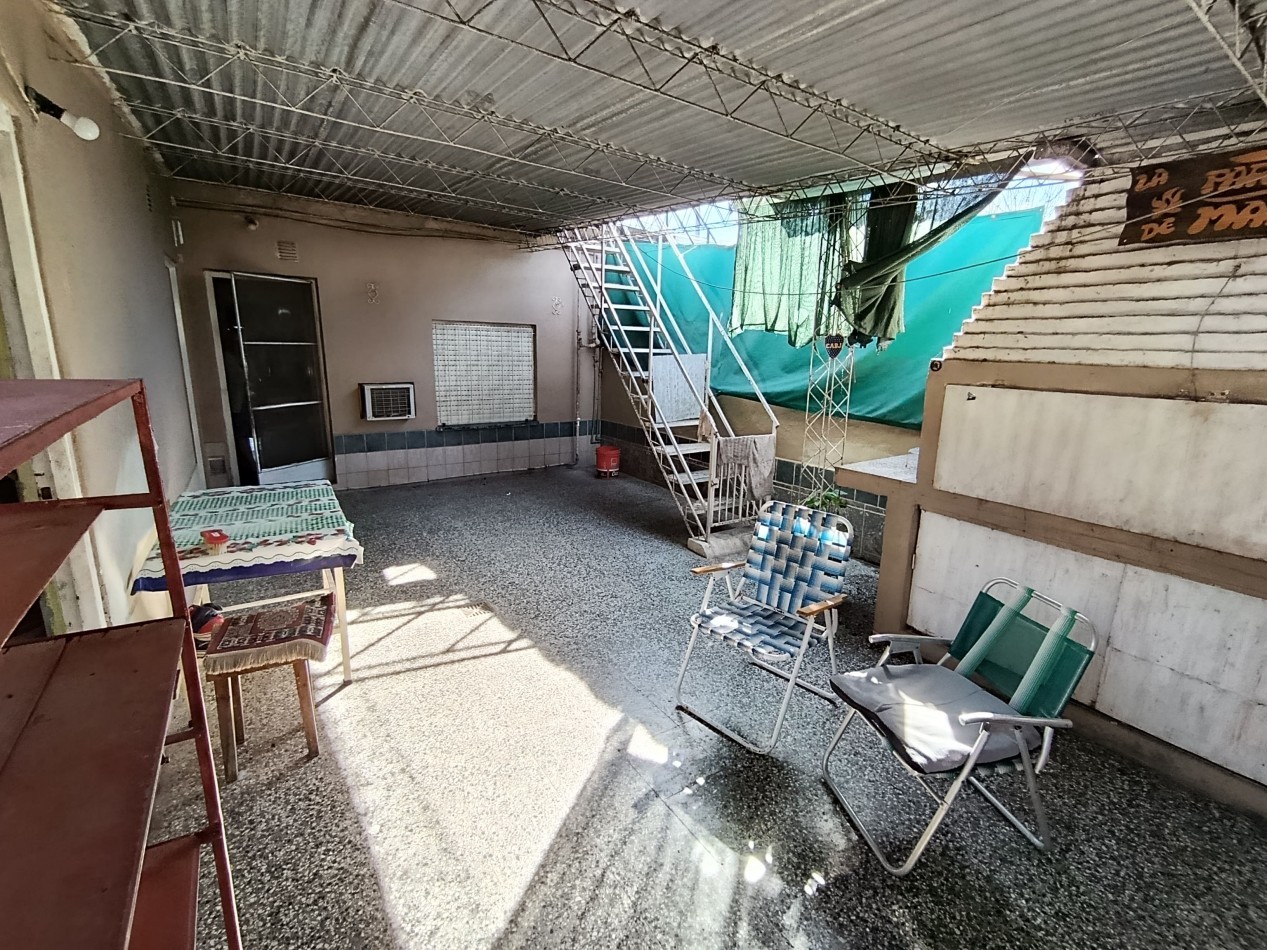 Casa de 3 dormitorios y cochera en B° Las Mellizas