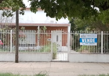 Casa con excelente ubicacion en Av. Alberdi y Obligado