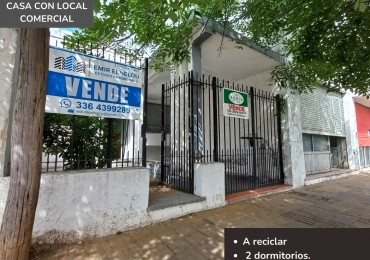 Casa de 2 dorm. y local a reciclar en Urquiza 316