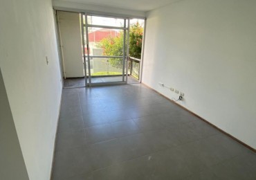 Departamento de un dormitorio con cochera en Garibaldi y Roca