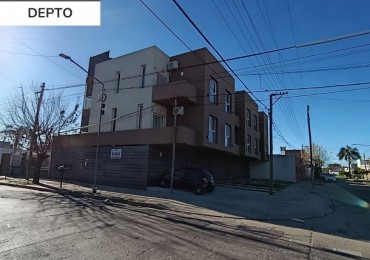 Depto de 1 dorm con cochera y espacio vehicular en Balcarce 346
