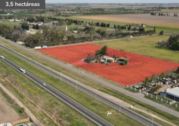 Espectacular campo sobre Autopista 9 (Altura San Nicolas)