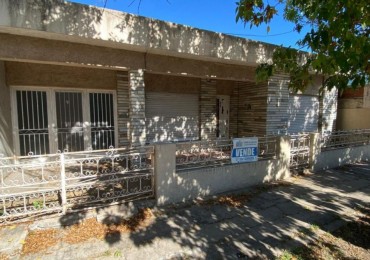 Casa de 2 dormitorios y cochera B° Saavedra 