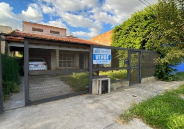 Casa de 2 dormitorios en amplio lote en B° Tripoli