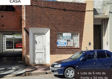 Casa de 2 dorm. a reciclar en Lavalle 80
