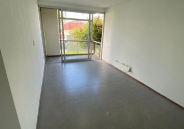 Retasado!! Depto de 1 dorm. c/ cochera en Roca y Garibaldi