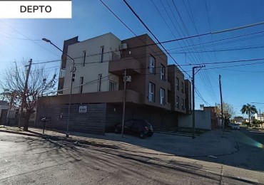 Depto de 1 dorm con cochera y espacio vehicular en Balcarce 346